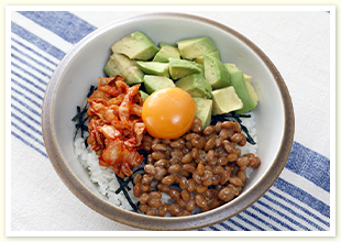 アボカド納豆丼