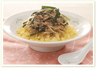 青椒肉絲の素であんかけ炒飯