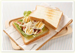 夏野菜たっぷりのBLTサンド