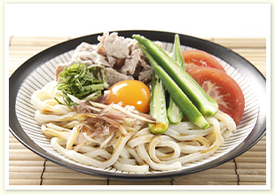 夏野菜の冷やし釜玉うどん